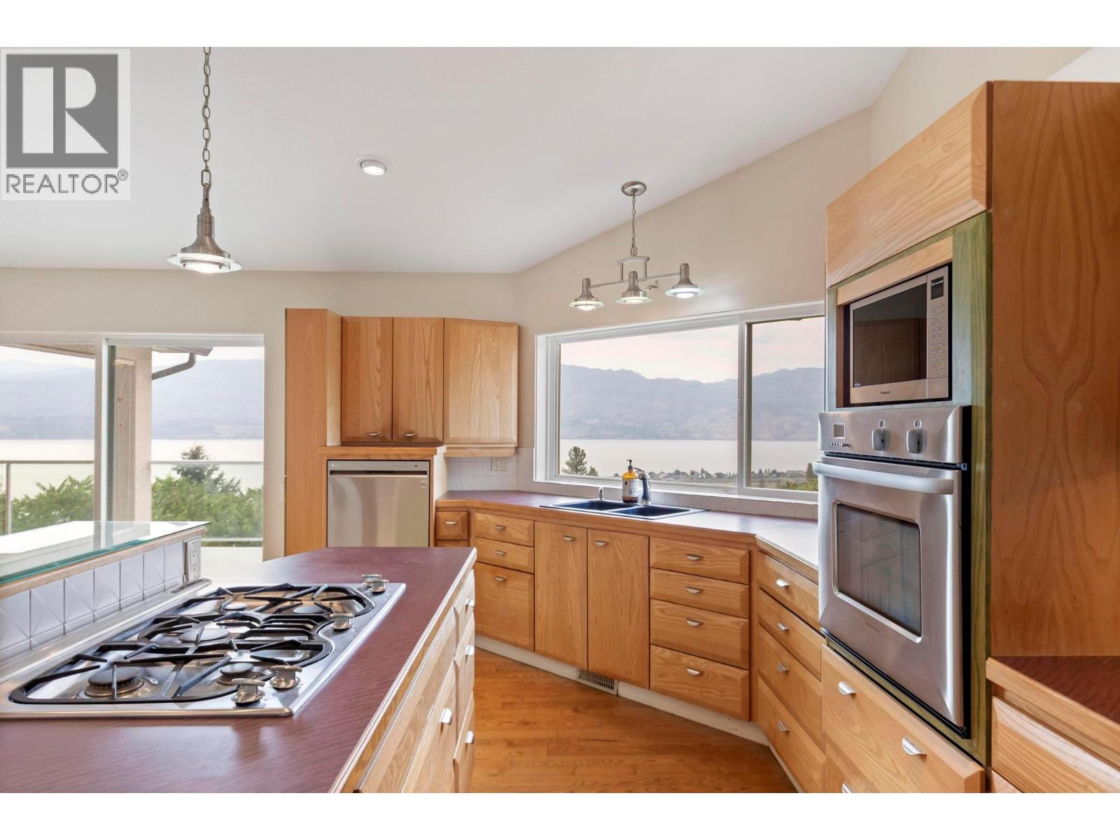 1569 Gregory Road, West Kelowna