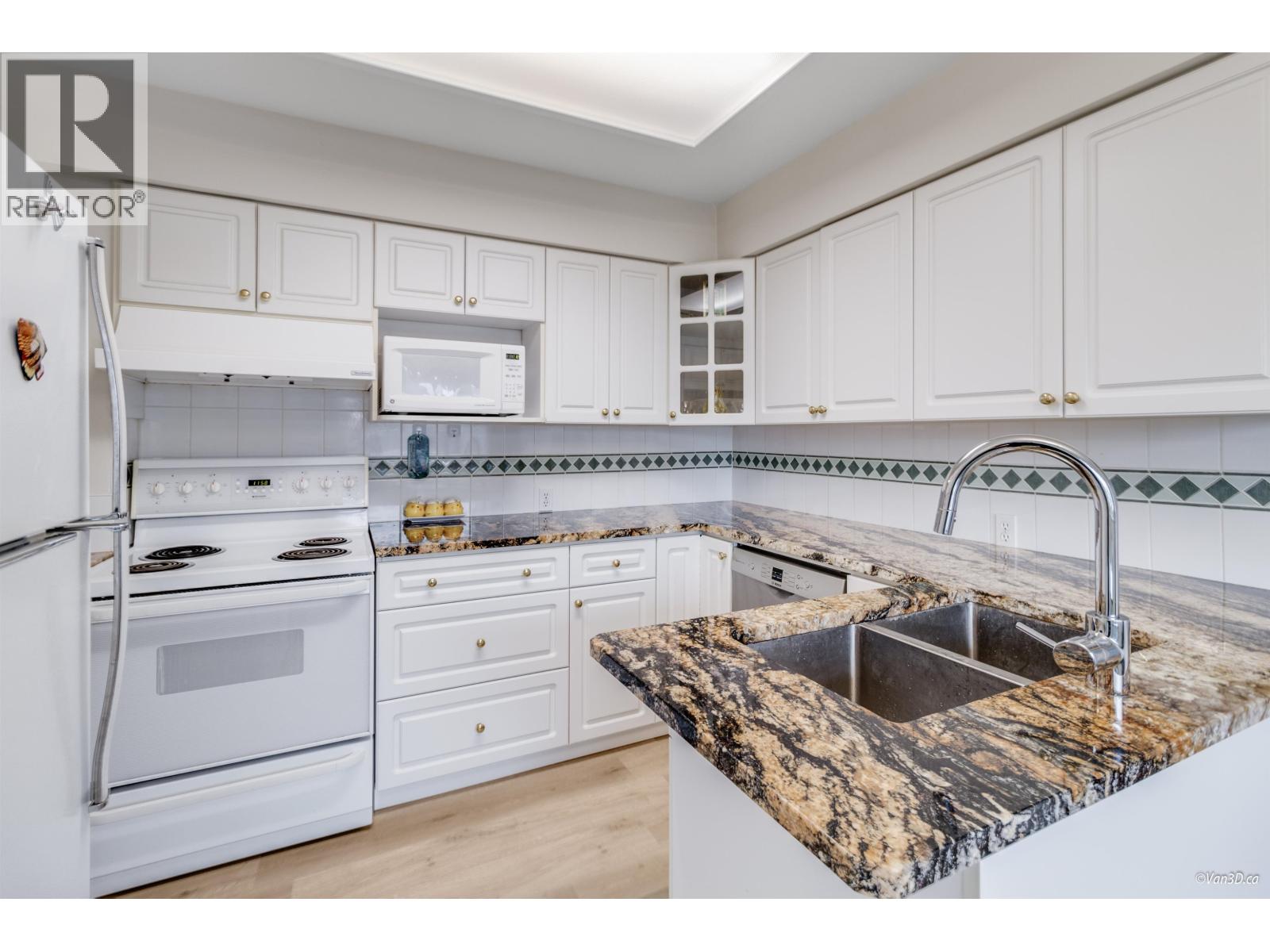 6555 ST. CHARLES Place - photo 2