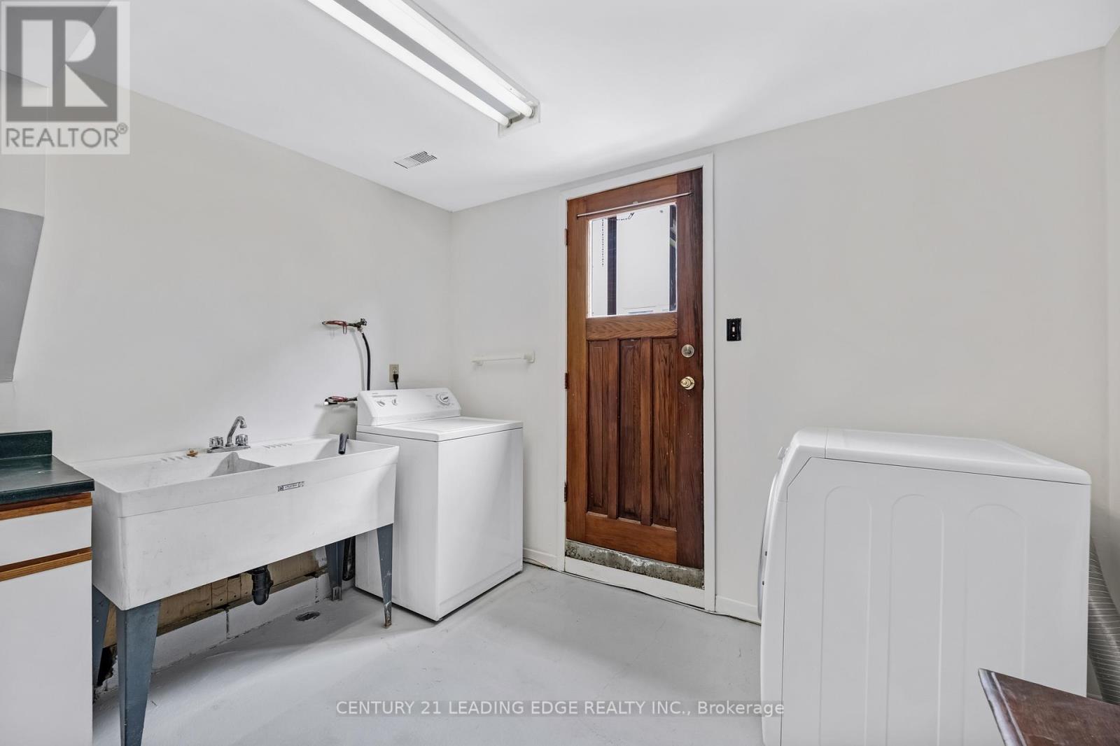 121 TWYN RIVERS DRIVE,Pickering (Rougemount),,