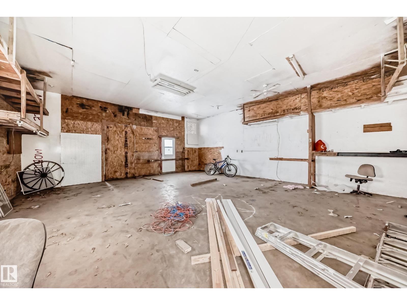 13904 135 AV NW, Edmonton