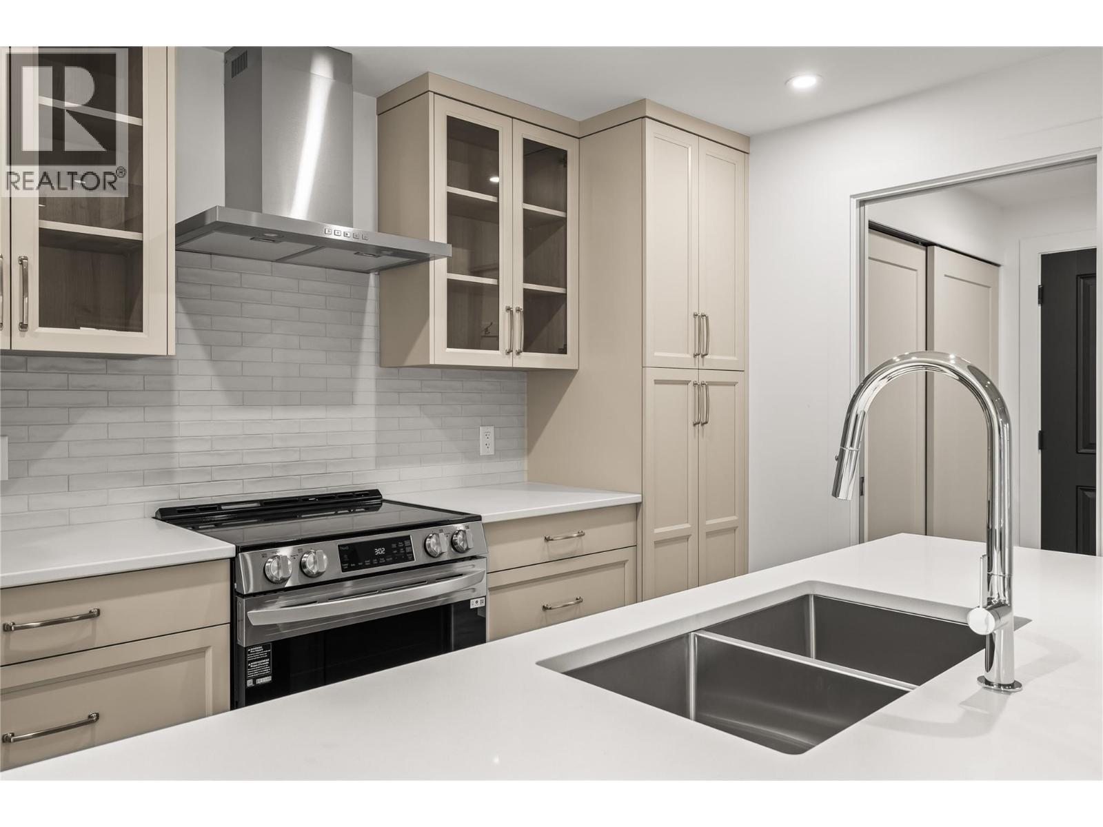 2 2957 Conlin Court, Kelowna