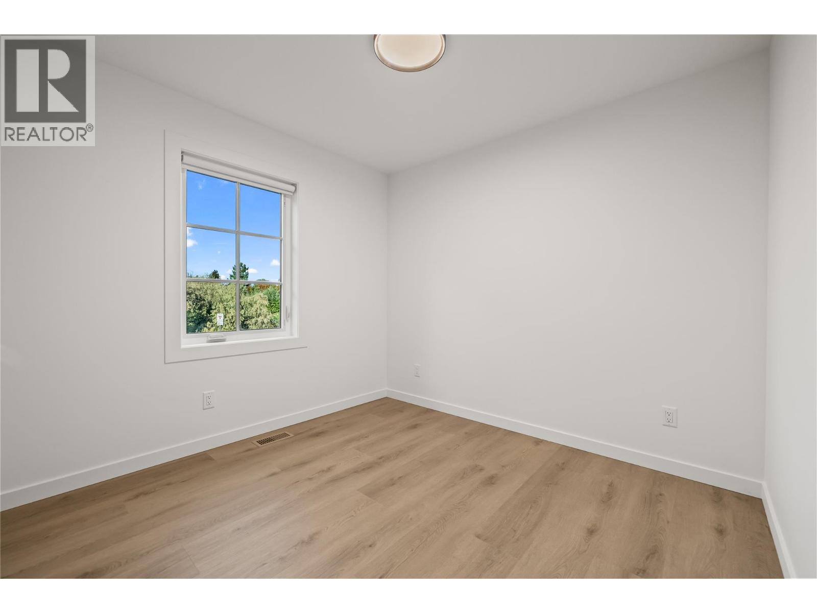 1 2957 Conlin Court, Kelowna