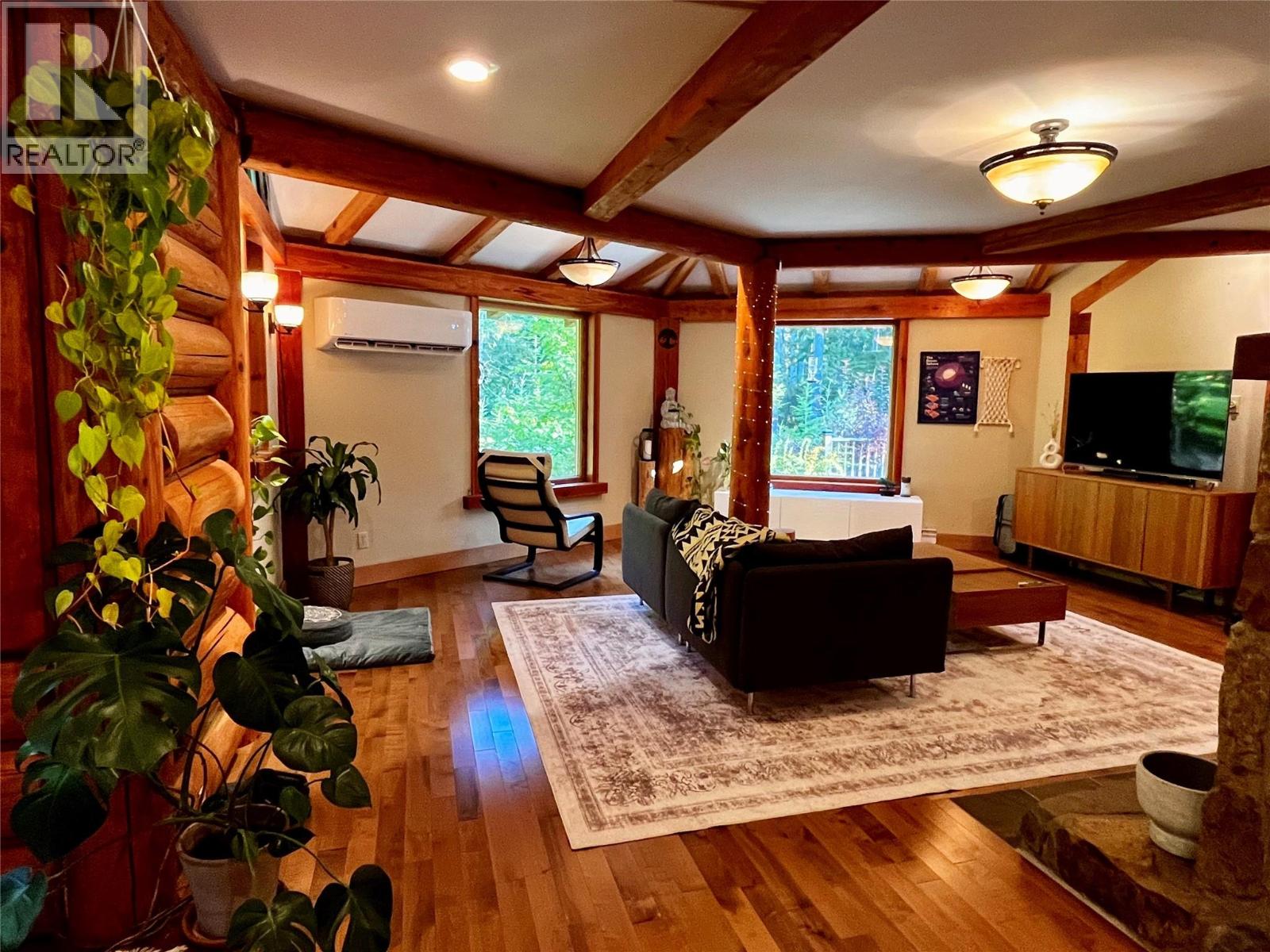 785 Beech Road, Nakusp