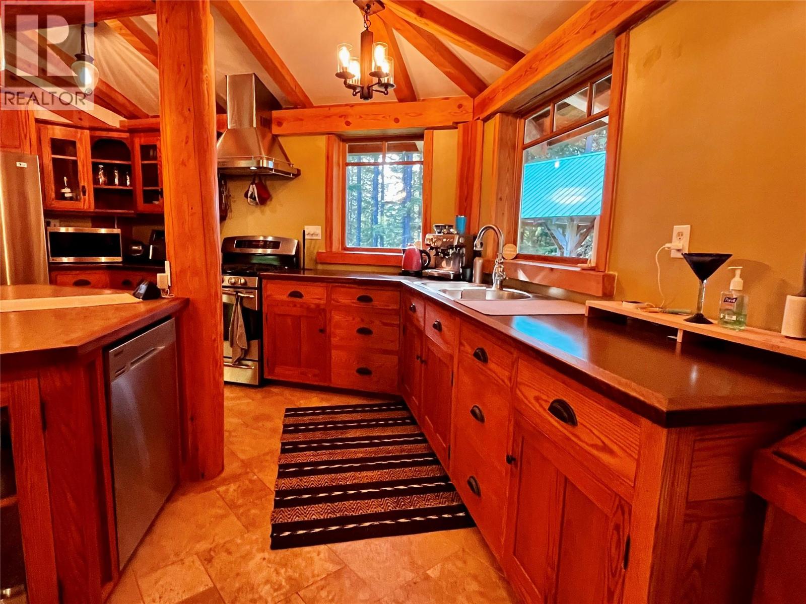 785 Beech Road, Nakusp
