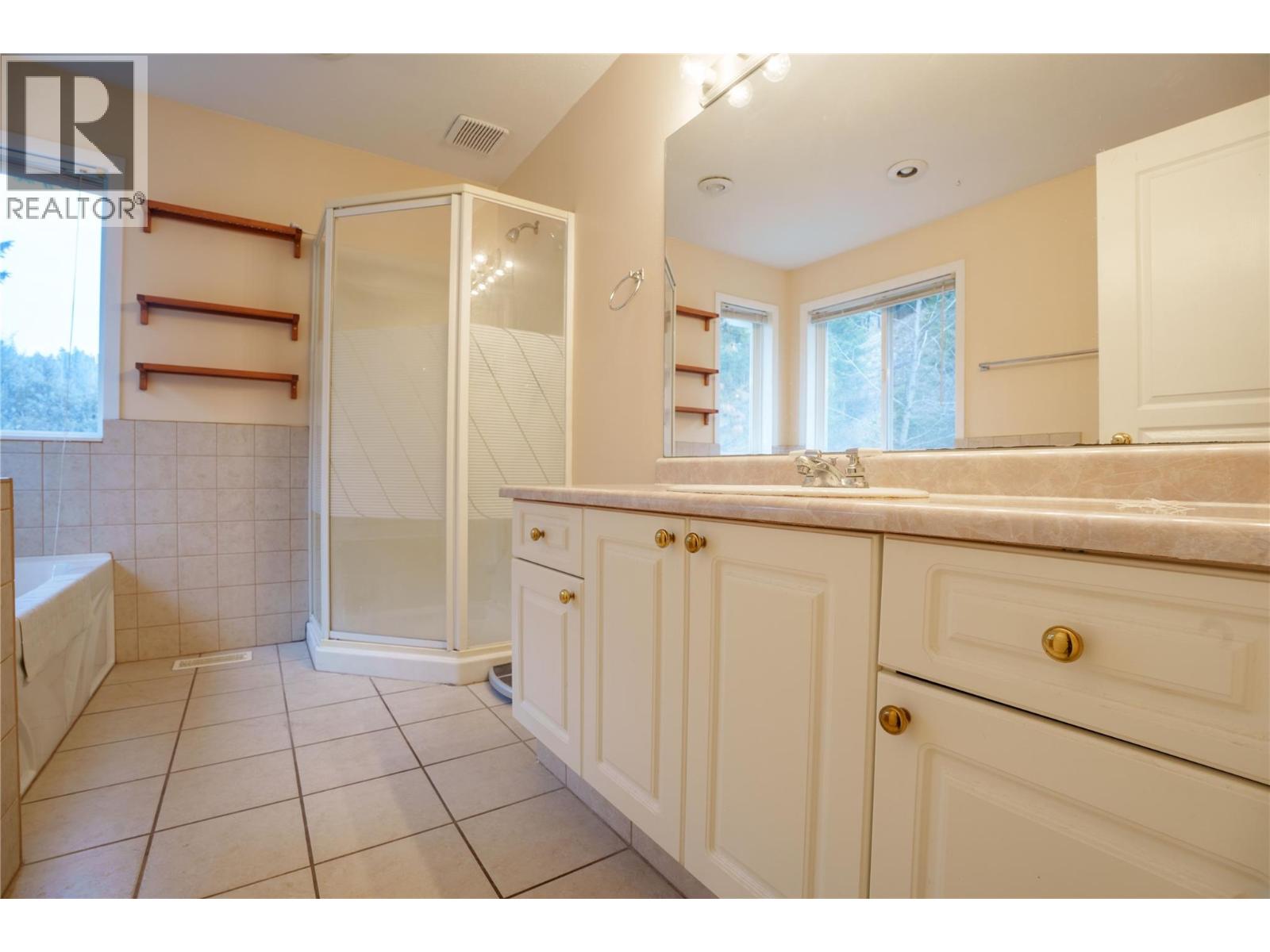 80 Fish Lake Road, Summerland