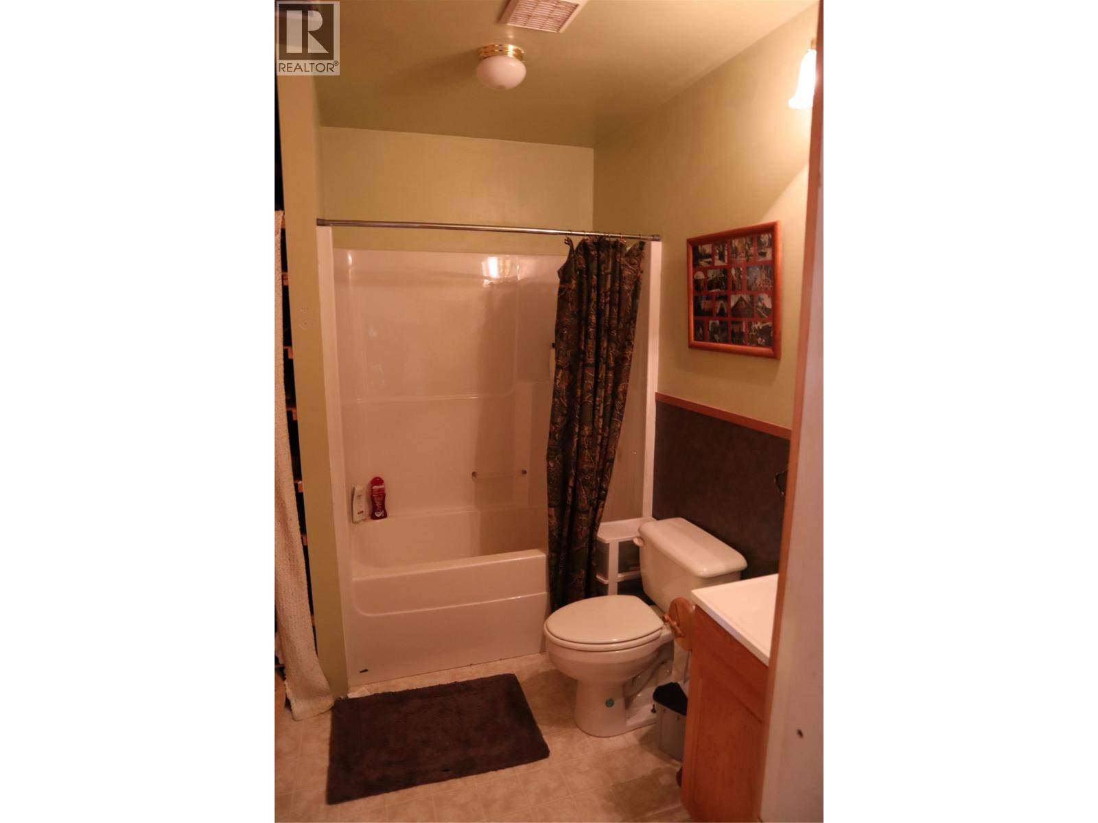 Cabin #20 Hatheume Lake Resort Lot# 5835, Peachland