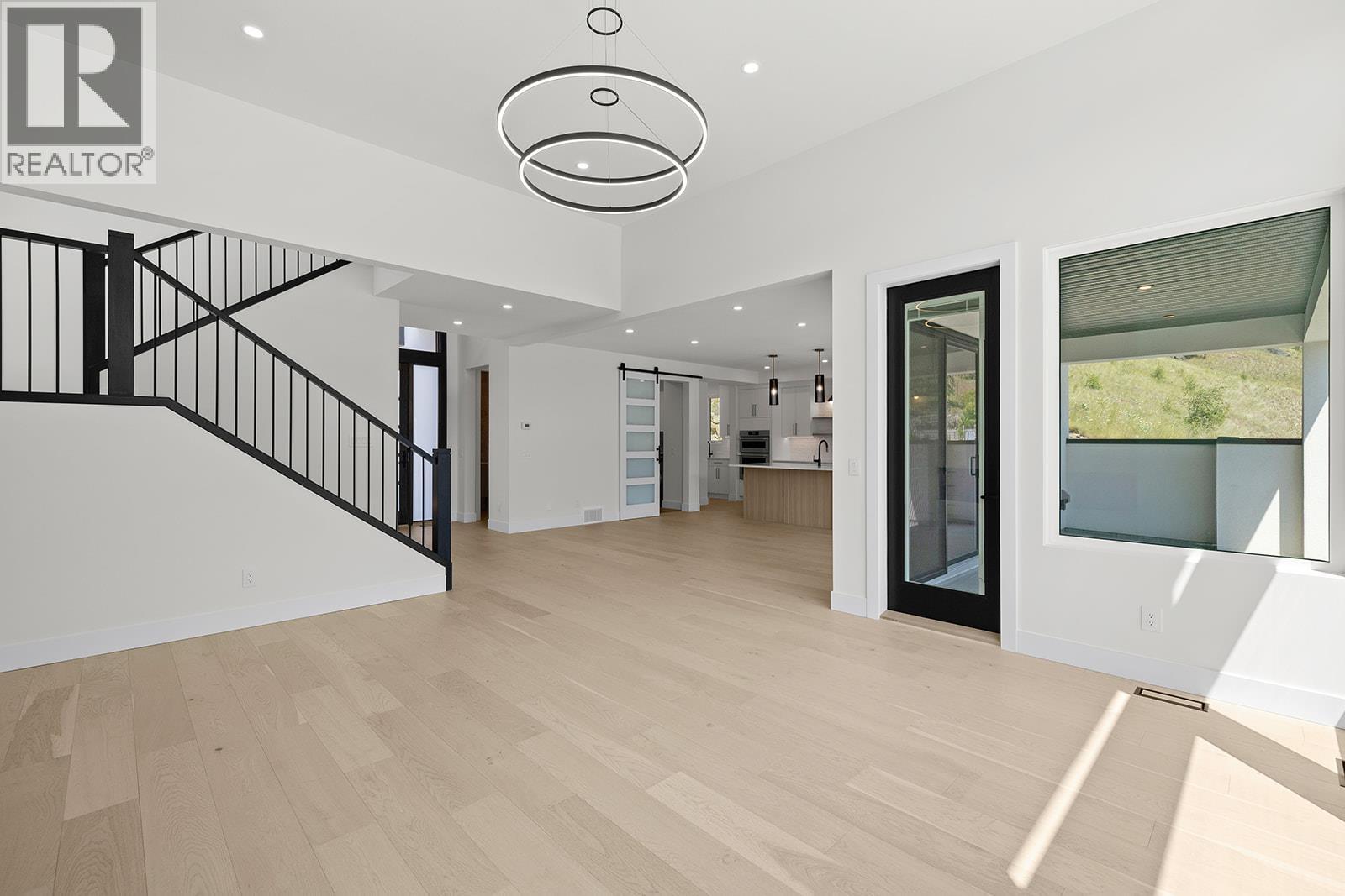 3462 Hilltown Close, Kelowna