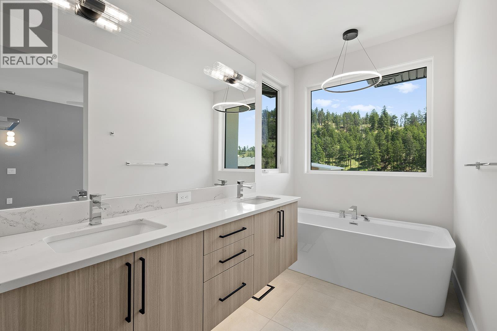 3462 Hilltown Close, Kelowna