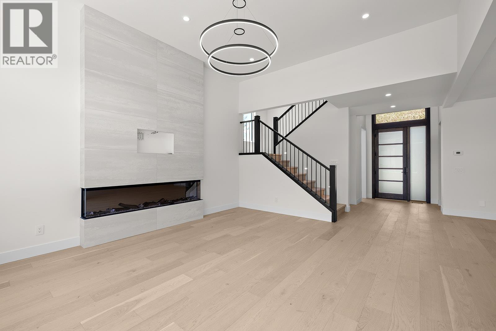 3462 Hilltown Close, Kelowna