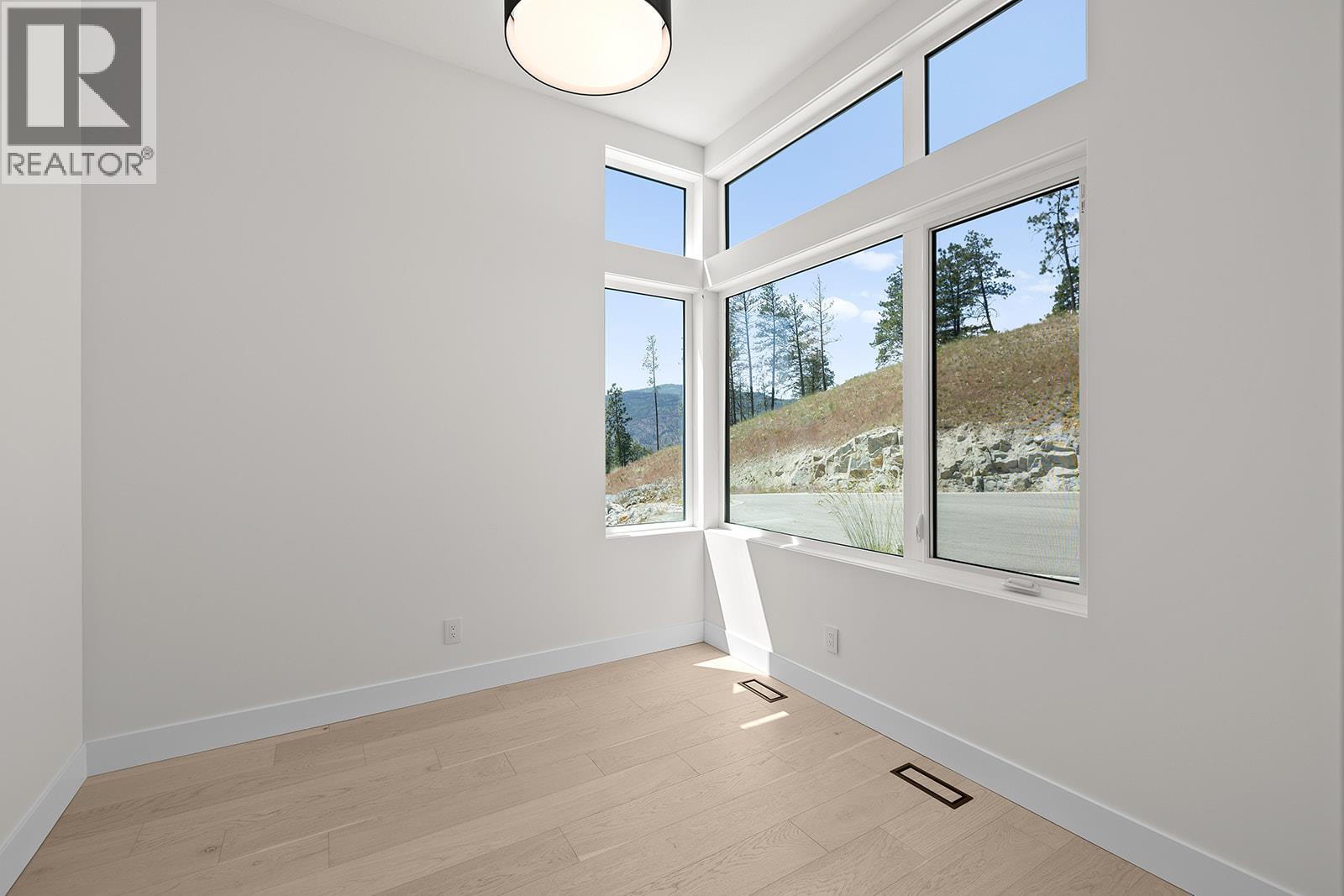 3462 Hilltown Close, Kelowna