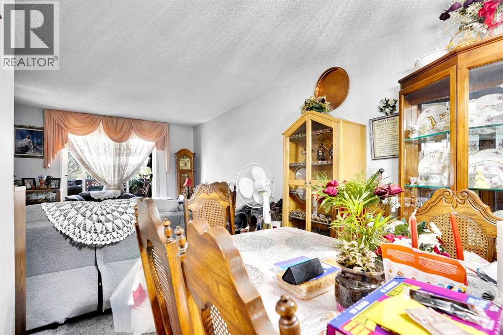 Single Family House for Sale in   Dover Point SE Dover Calgary 