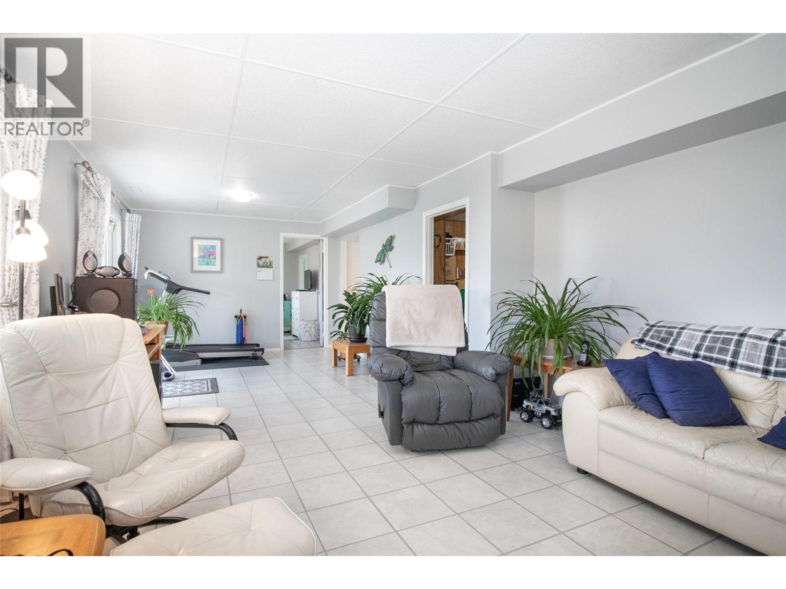  6335 Topham Place, Peachland