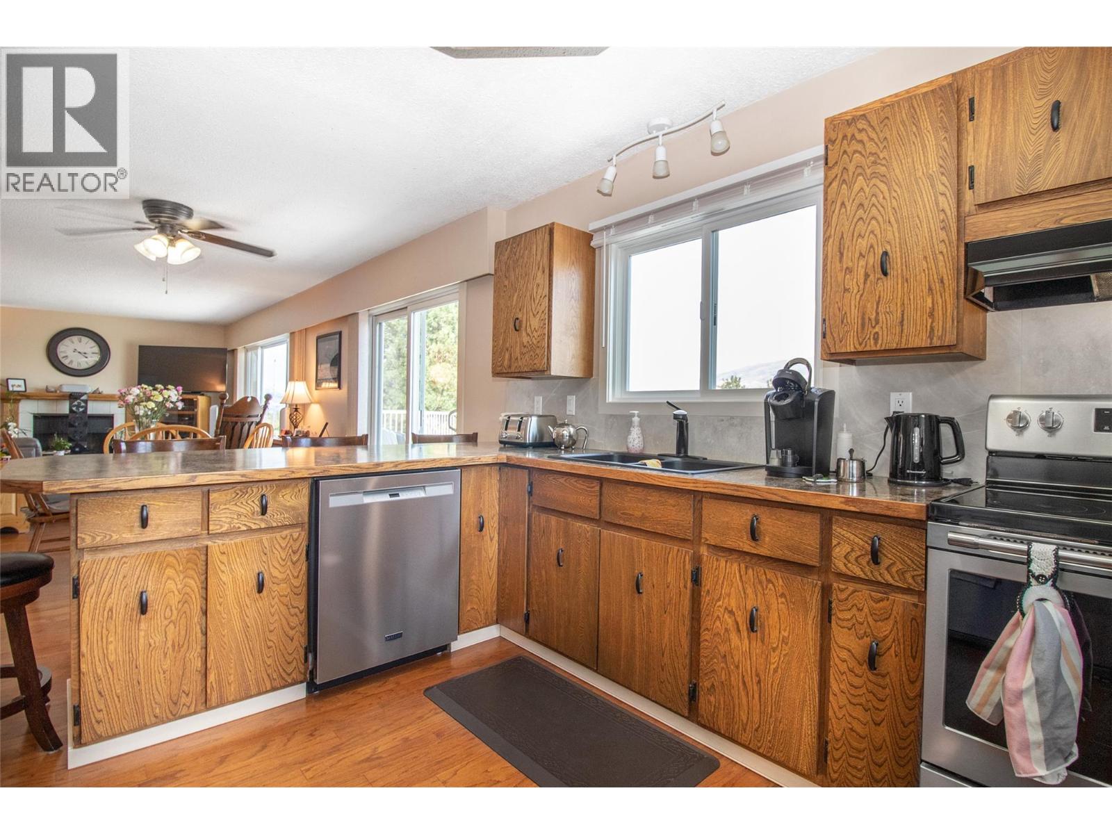  6335 Topham Place, Peachland