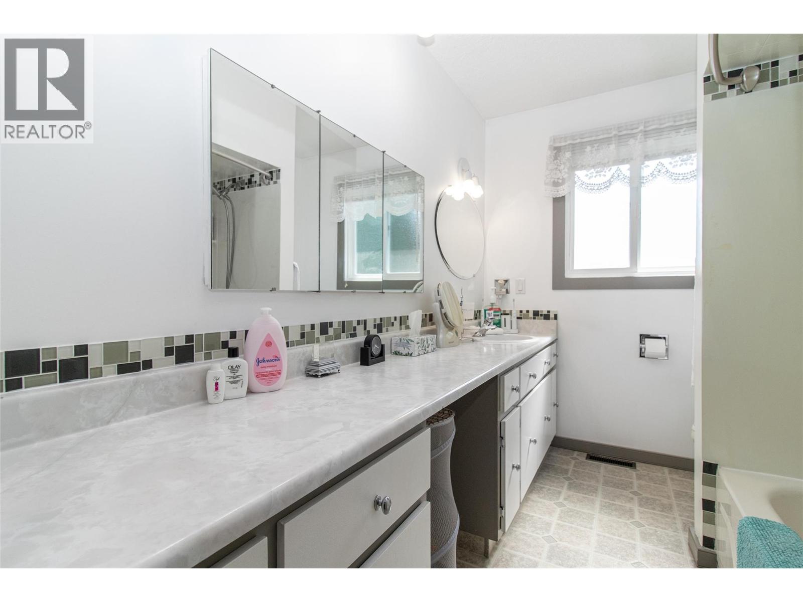  6335 Topham Place, Peachland