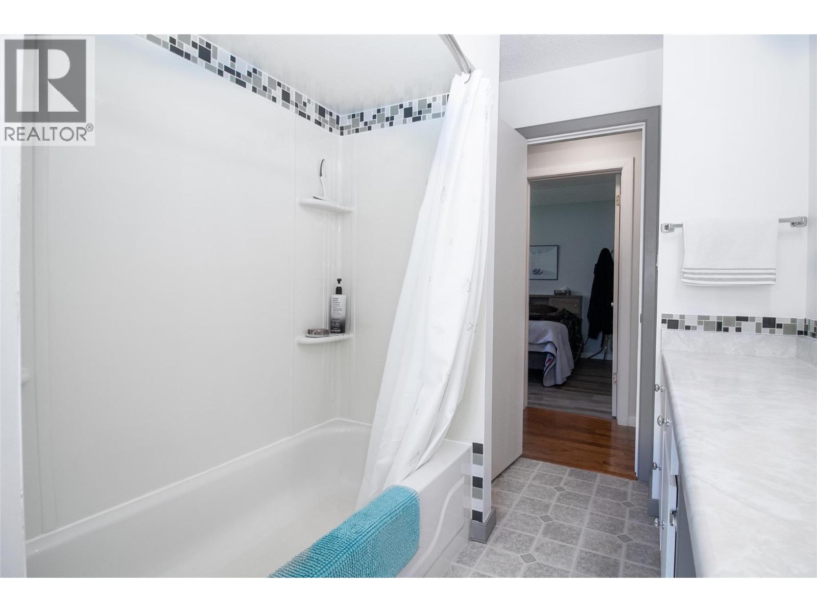  6335 Topham Place, Peachland