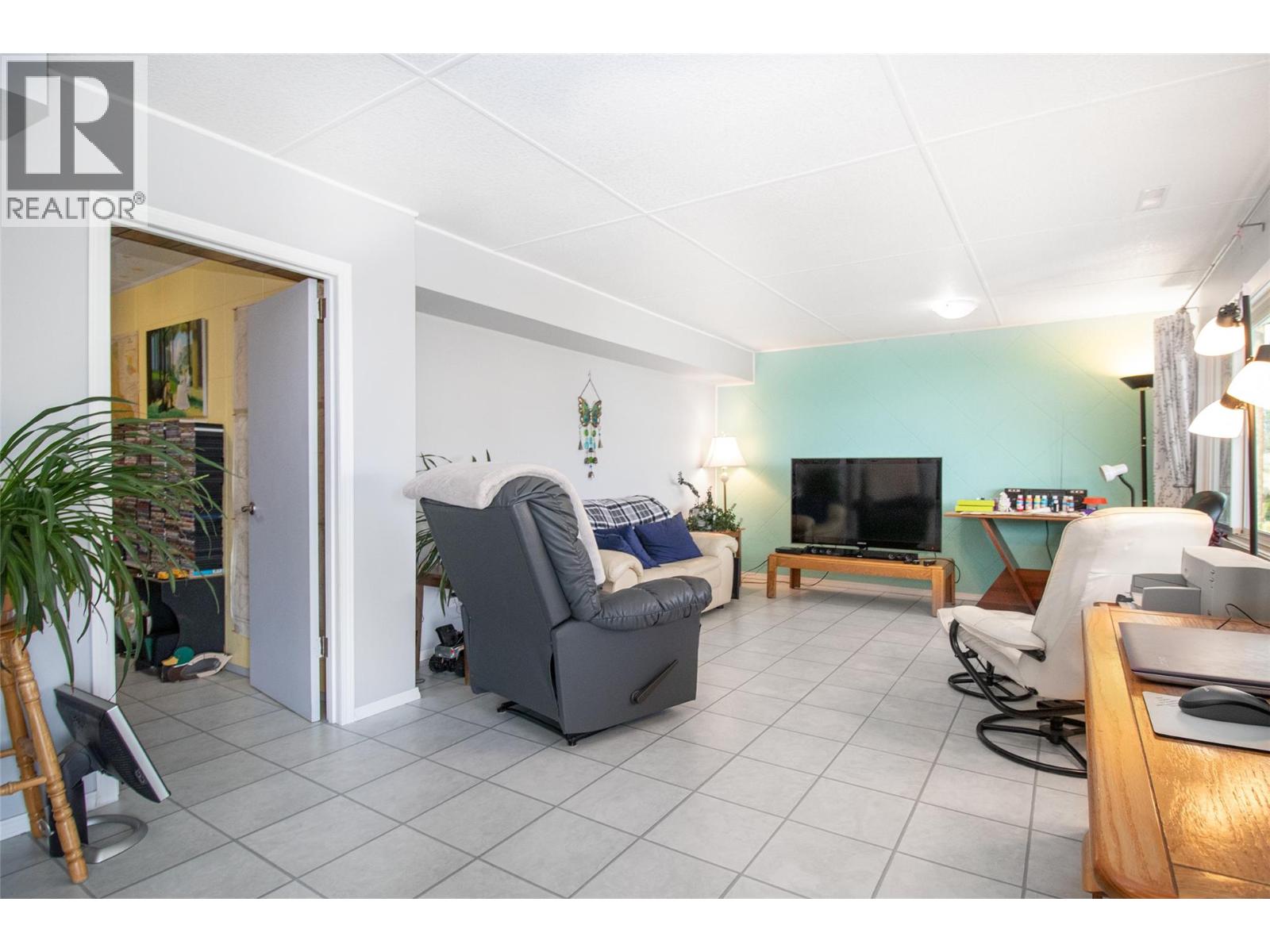  6335 Topham Place, Peachland