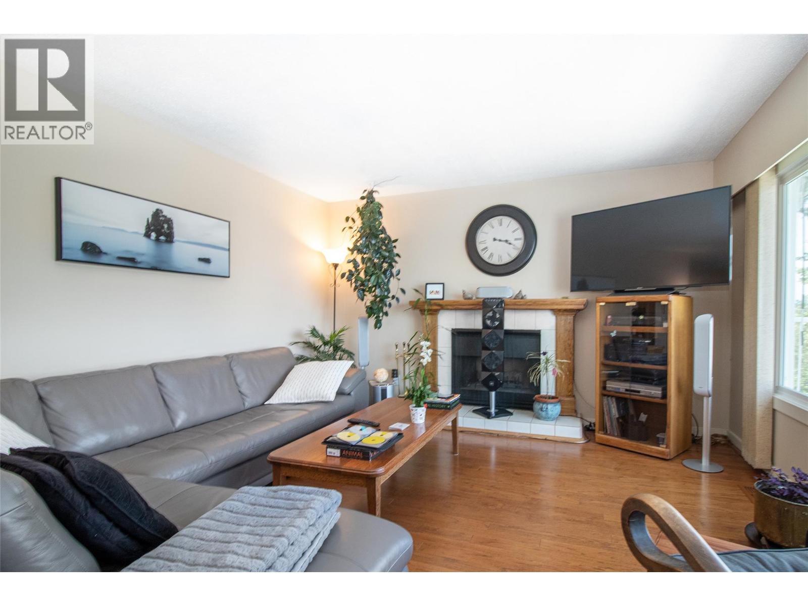  6335 Topham Place, Peachland