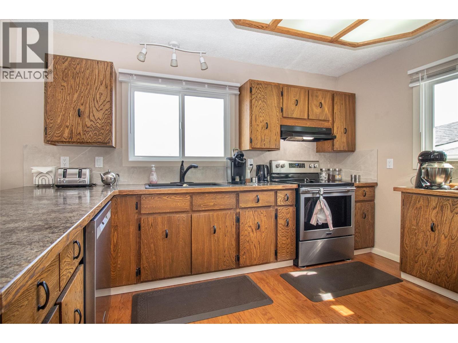  6335 Topham Place, Peachland