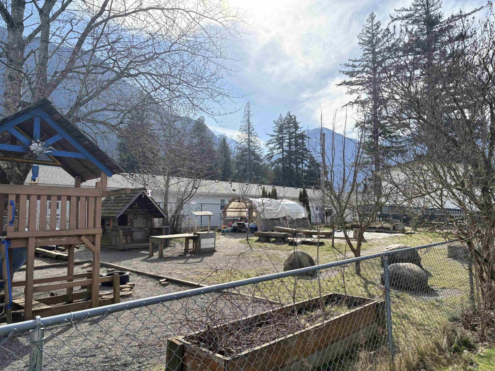 610 HEMLOCK Avenue - photo 2