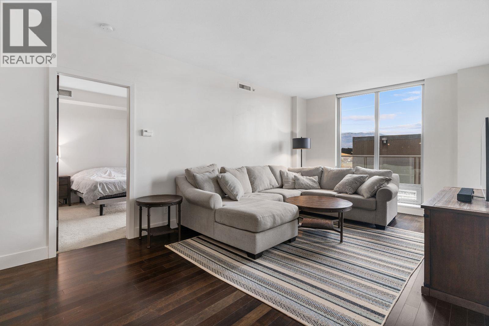 303 2040 Springfield Road, Kelowna