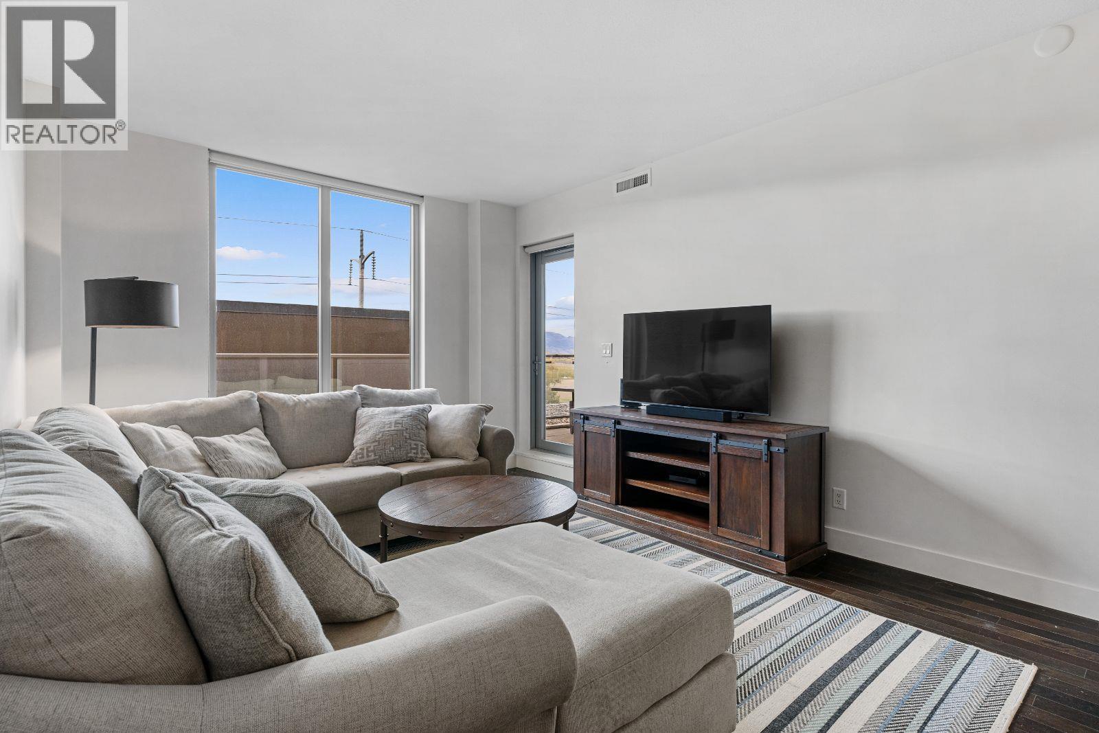 303 2040 Springfield Road, Kelowna