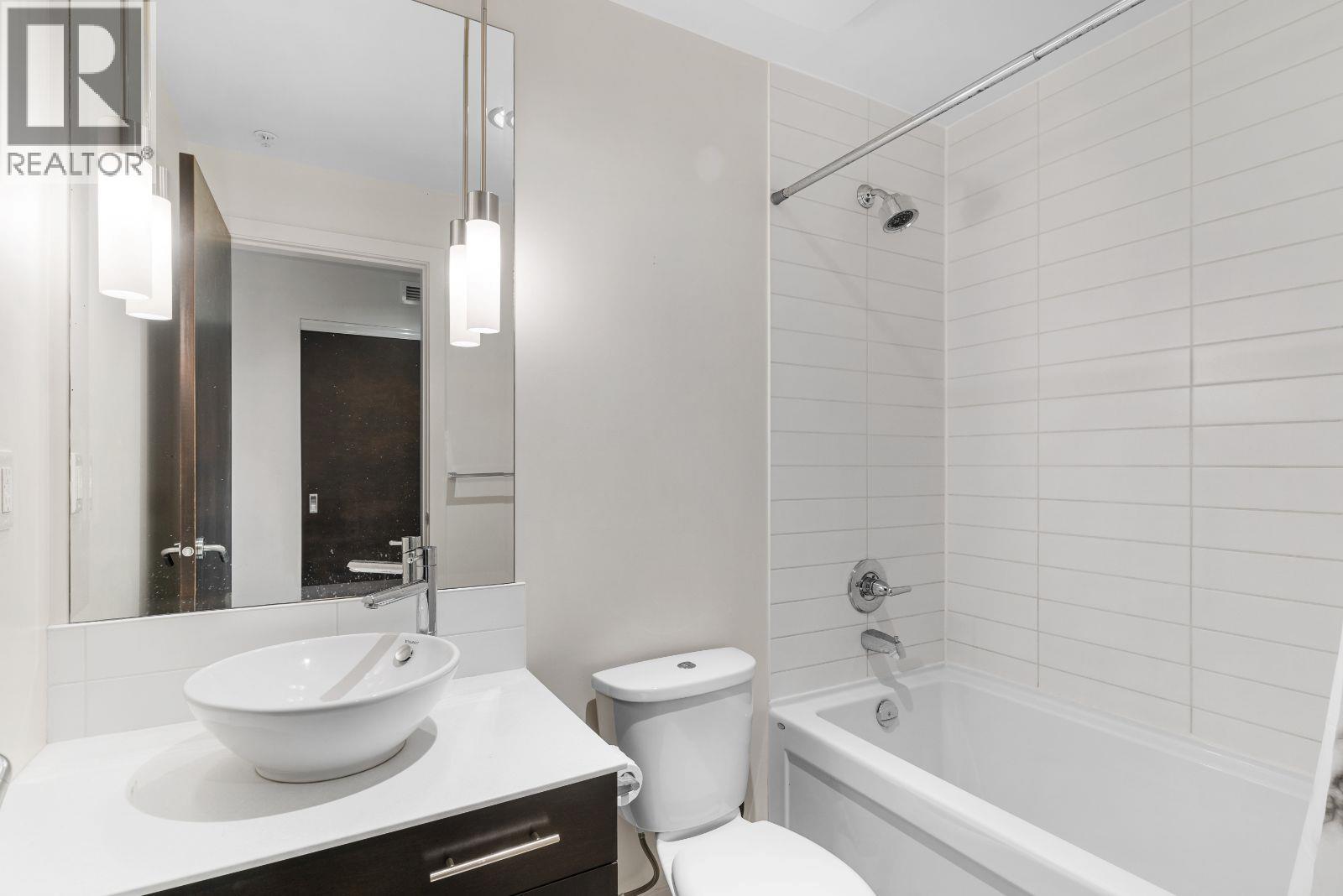 303 2040 Springfield Road, Kelowna