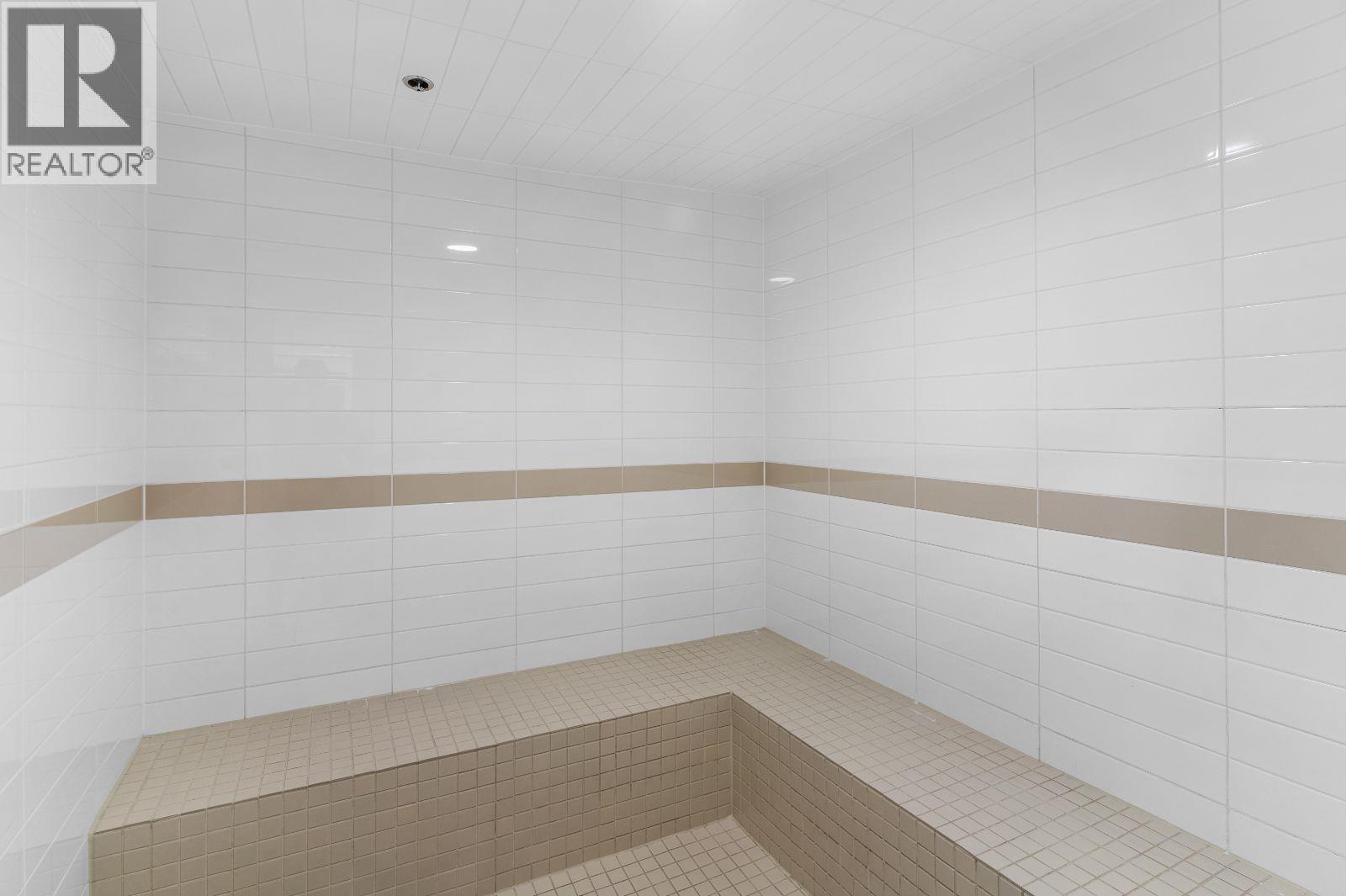 303 2040 Springfield Road, Kelowna