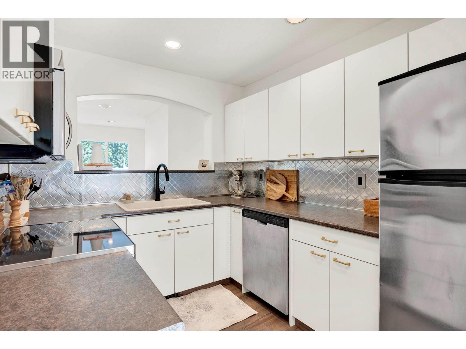 22 411 ABERDEEN Drive, Kamloops