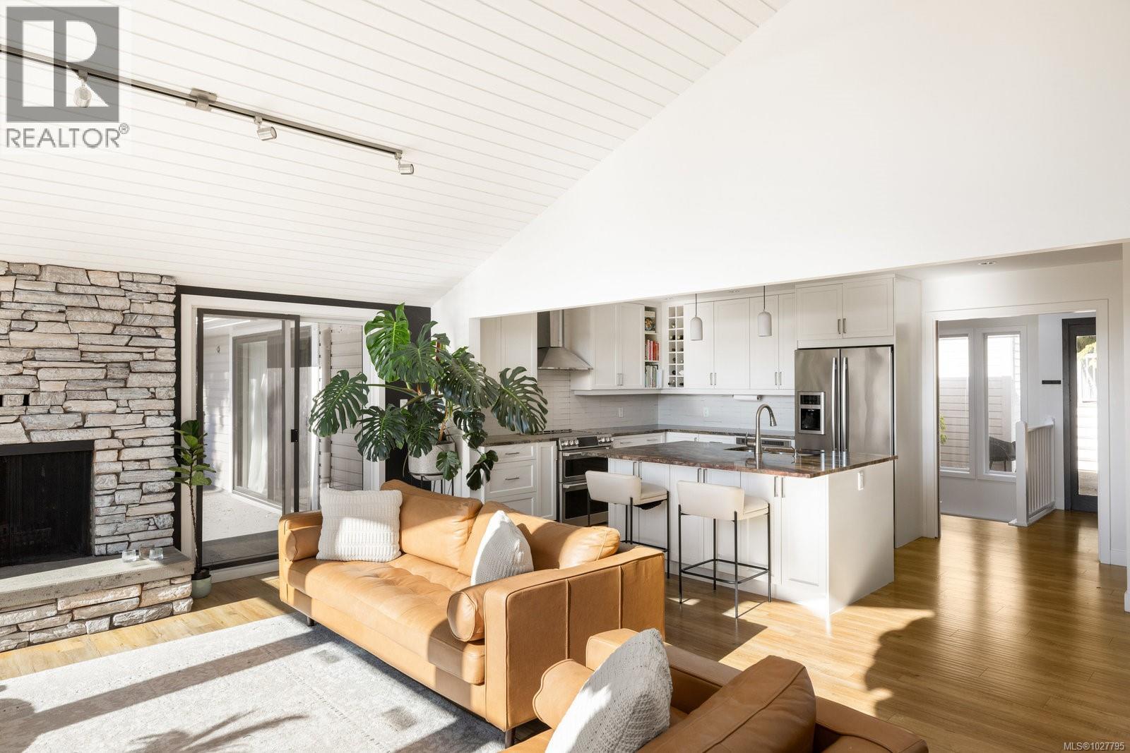  11321 Chalet Road, North Saanich