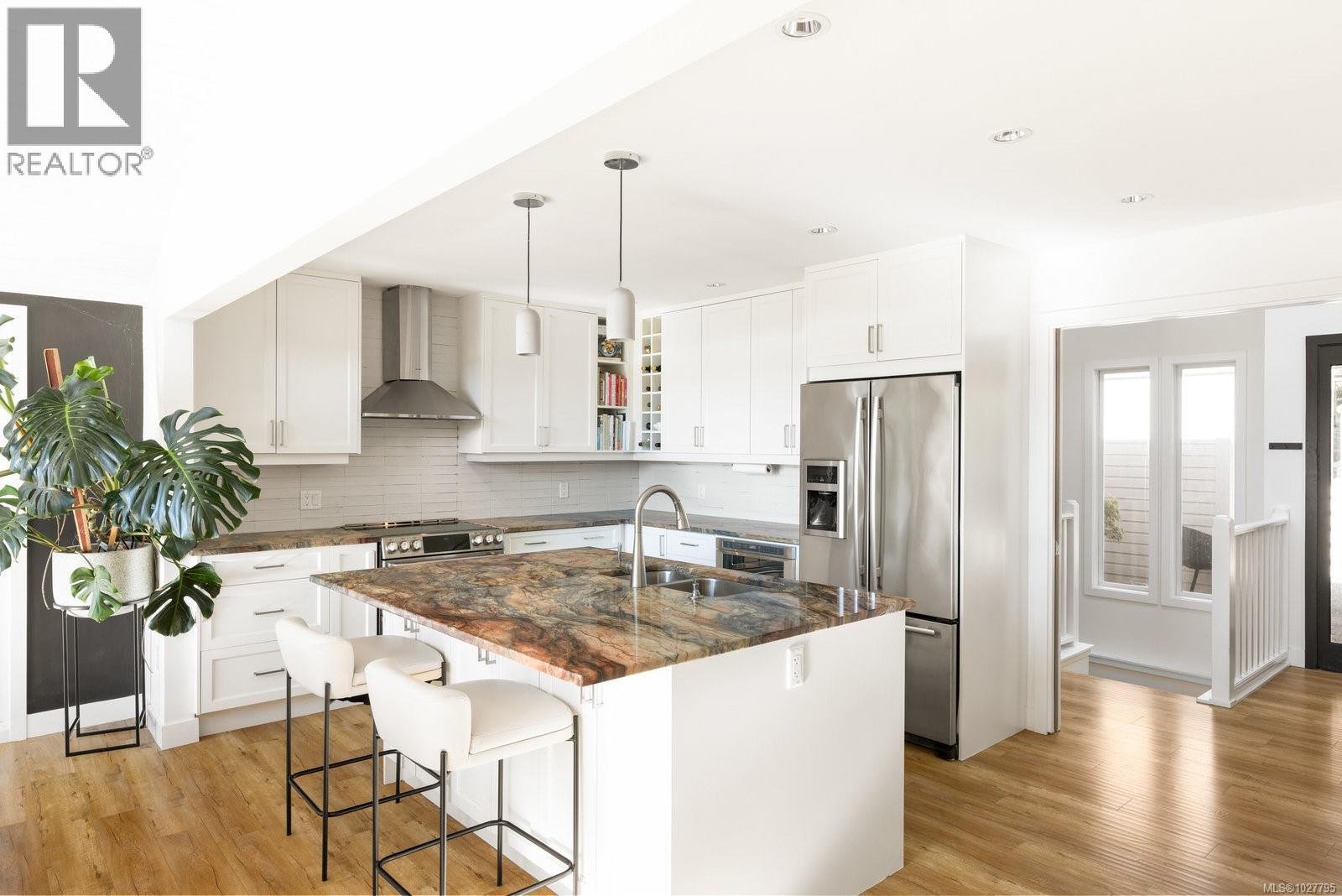  11321 Chalet Road, North Saanich