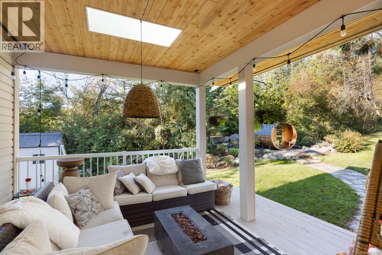  11321 Chalet Road, North Saanich