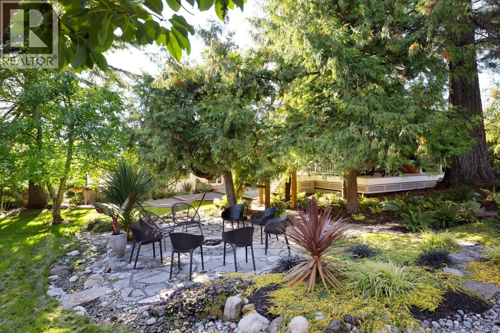  11321 Chalet Road, North Saanich