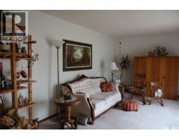 Sunroom - 105 Magnan Street, Gravelbourg, SK S0H1X0 Photo 14