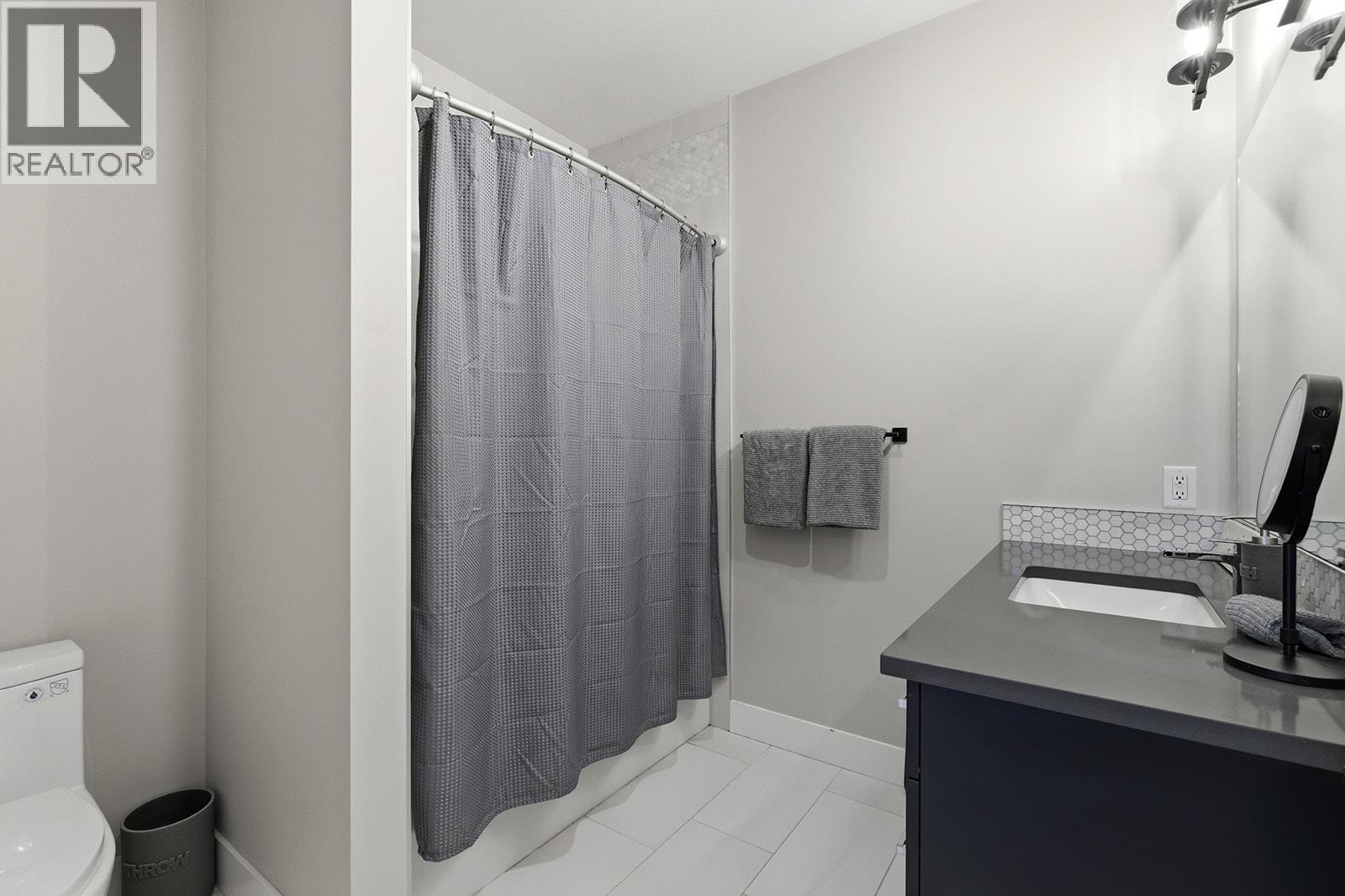 2398 Hawks Boulevard, West Kelowna