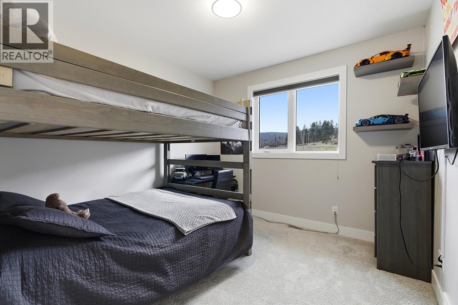 2398 Hawks Boulevard, West Kelowna