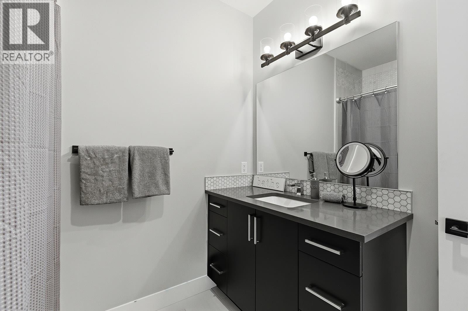 2398 Hawks Boulevard, West Kelowna