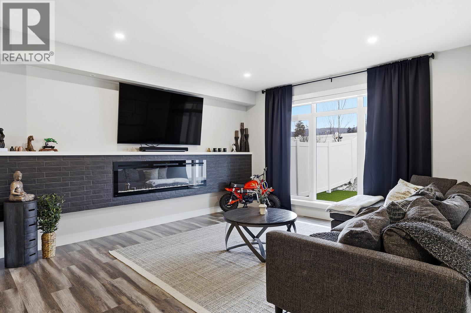 2398 Hawks Boulevard, West Kelowna