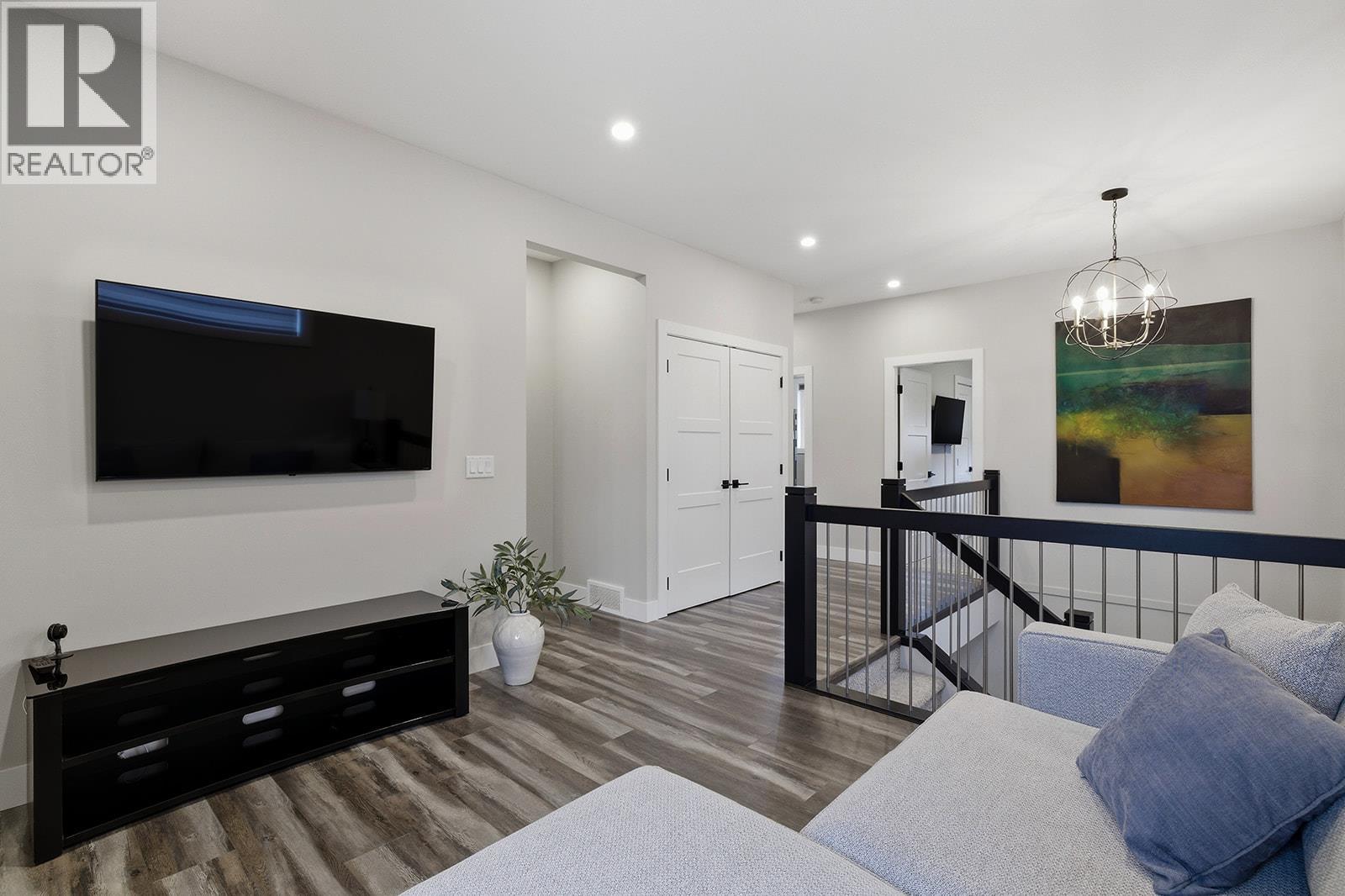 2398 Hawks Boulevard, West Kelowna