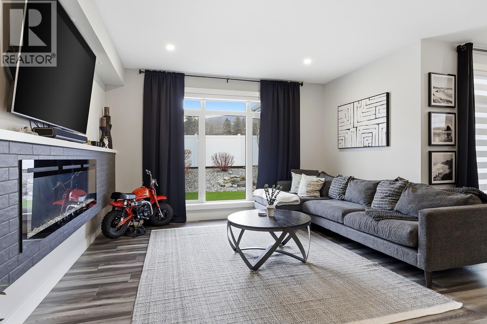 2398 Hawks Boulevard, West Kelowna