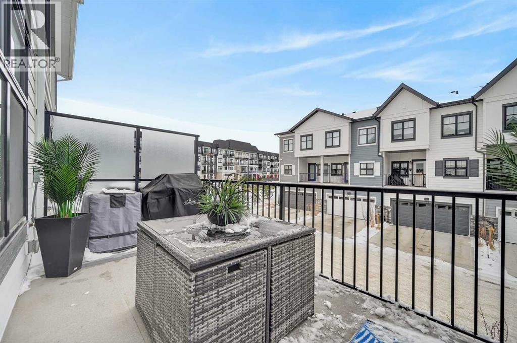 Single Family House for Sale in  Les Jardins Park SE Douglasdale/Glen Calgary 