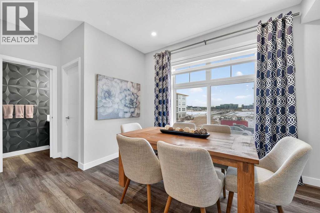 Single Family House for Sale in  Les Jardins Park SE Douglasdale/Glen Calgary 