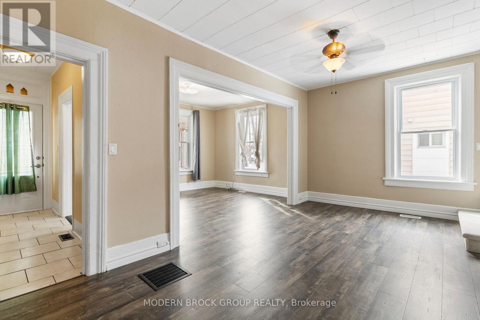 96 BROCK STREET - 12