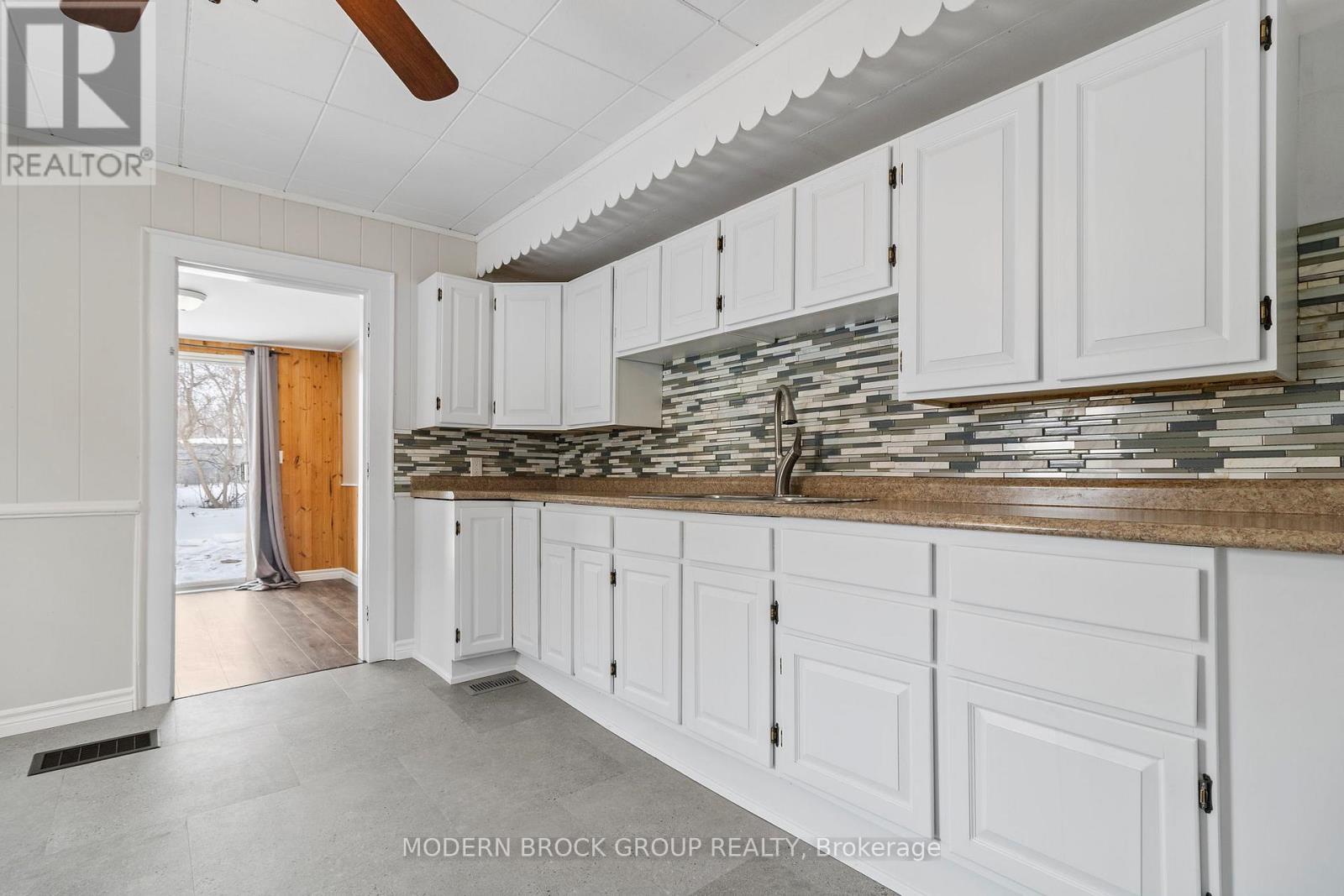96 BROCK STREET - 15