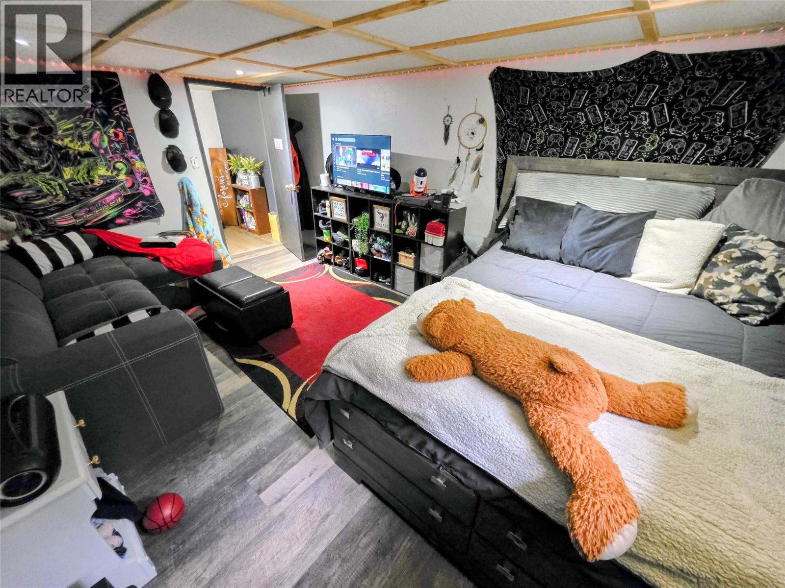 101 Pine Avenue, Fruitvale