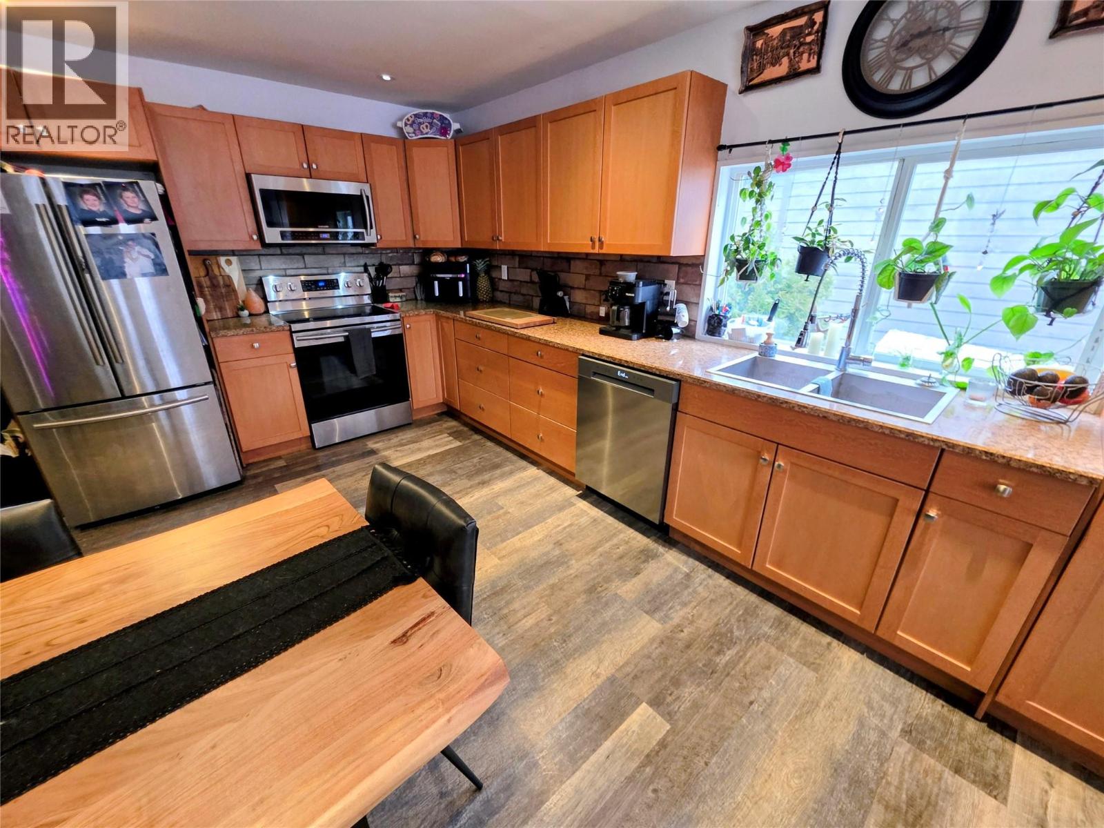 101 Pine Avenue, Fruitvale