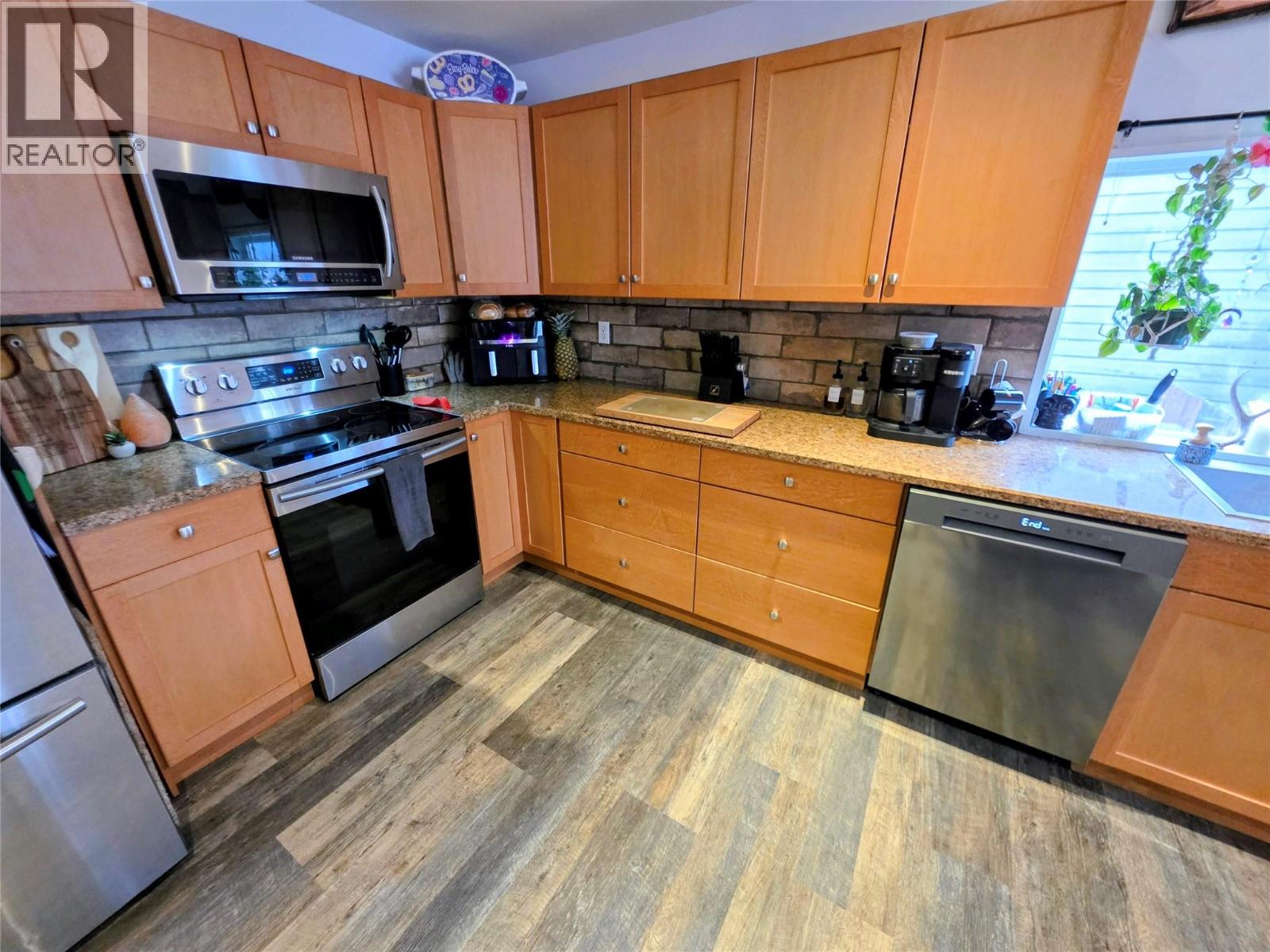 101 Pine Avenue, Fruitvale