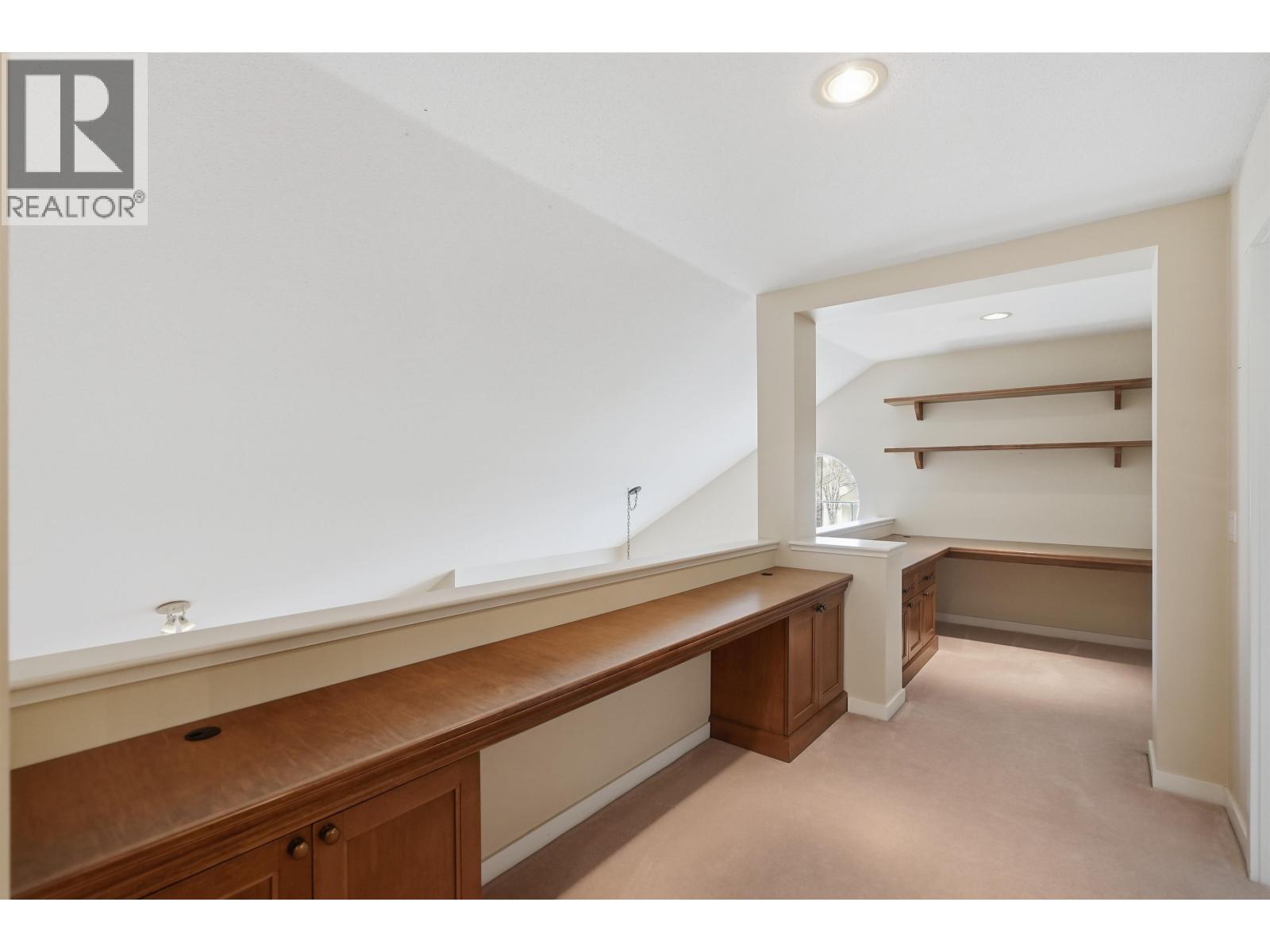 #2-5900 FERRY Road, Delta