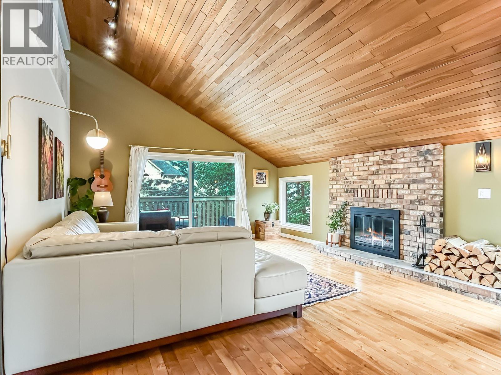 442 Clifton Road N, Kelowna