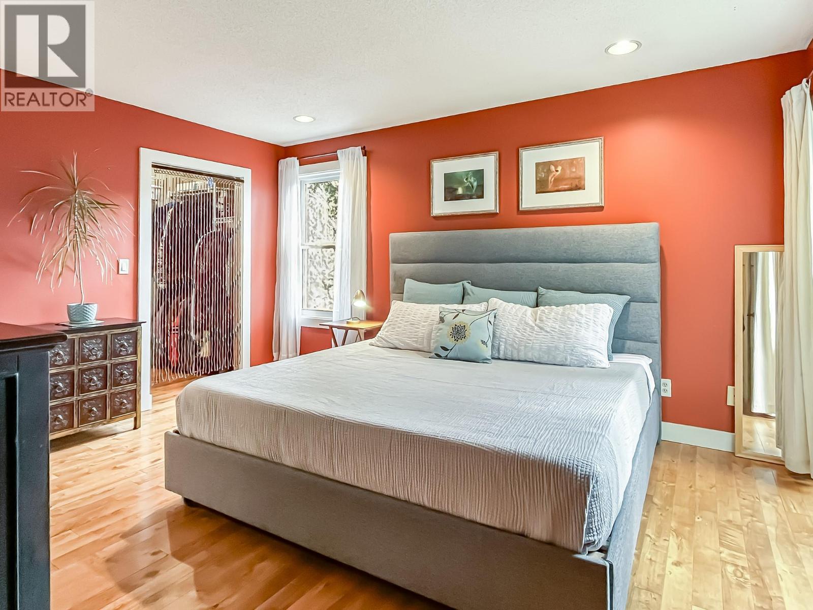 442 Clifton Road N, Kelowna