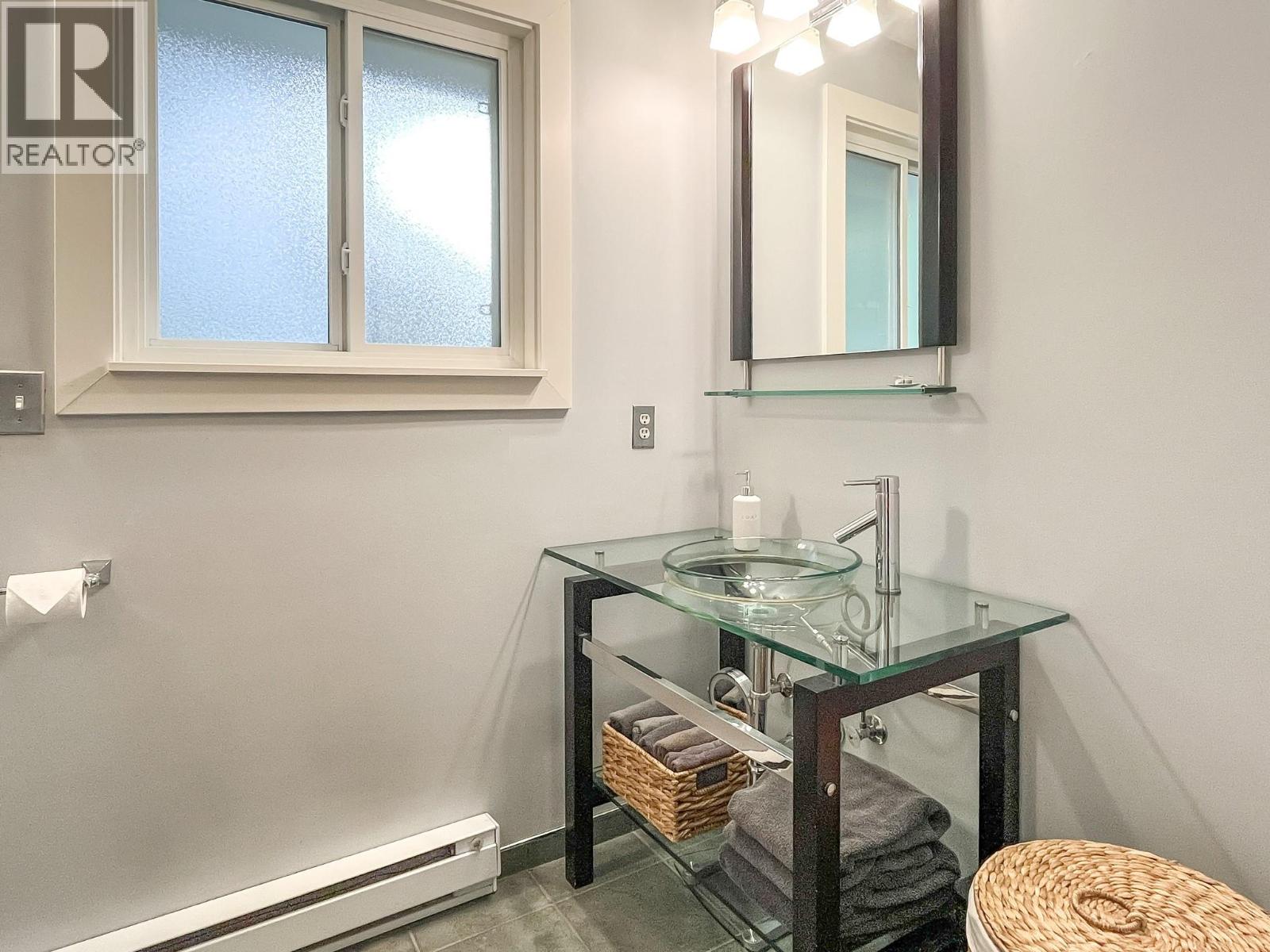 442 Clifton Road N, Kelowna